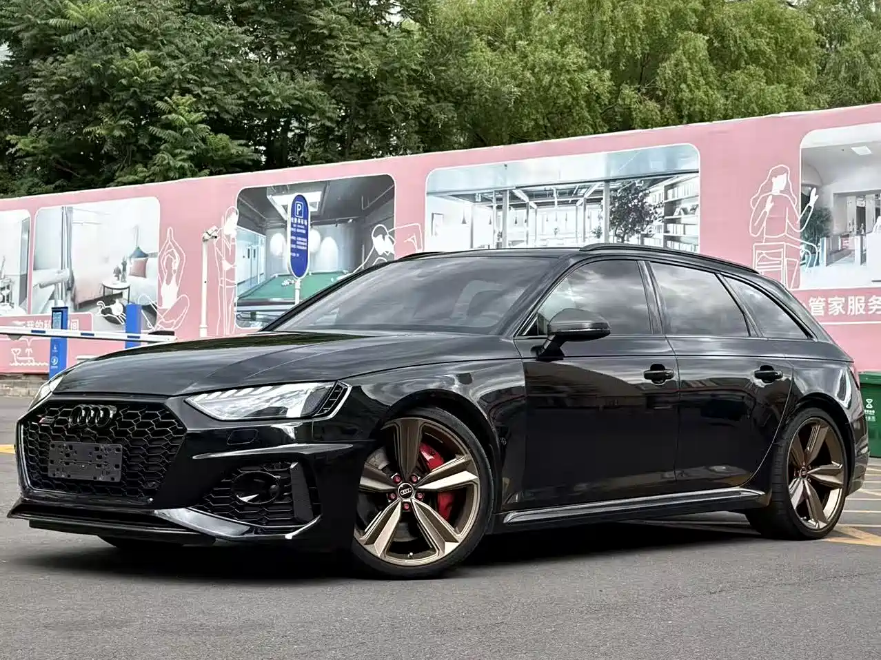 Audi RS 4 2023 Model RS4 Avant Dark Gold Edition