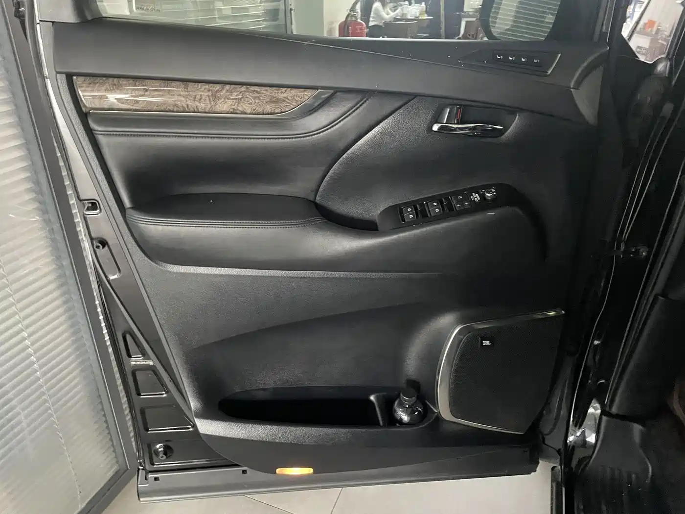 Фото 13 - Toyota Alphard