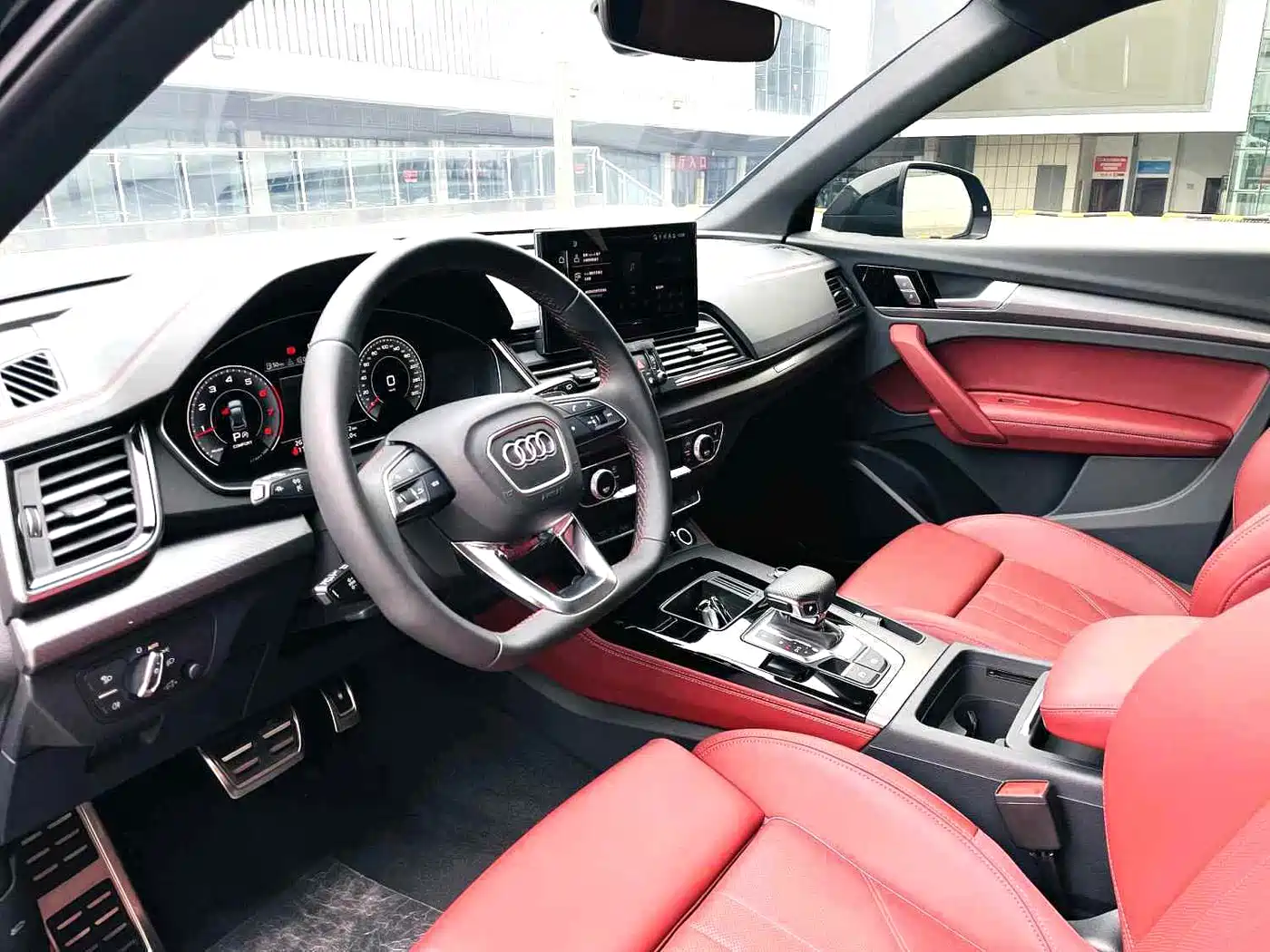 Audi Q5L 2024 Model 40 TFSI Luxury Dynamic фото 3