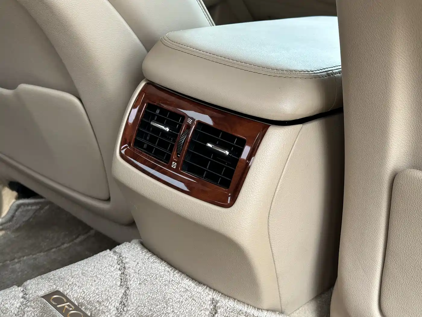 Toyota Crown 2010 2.5L Royal фото 26