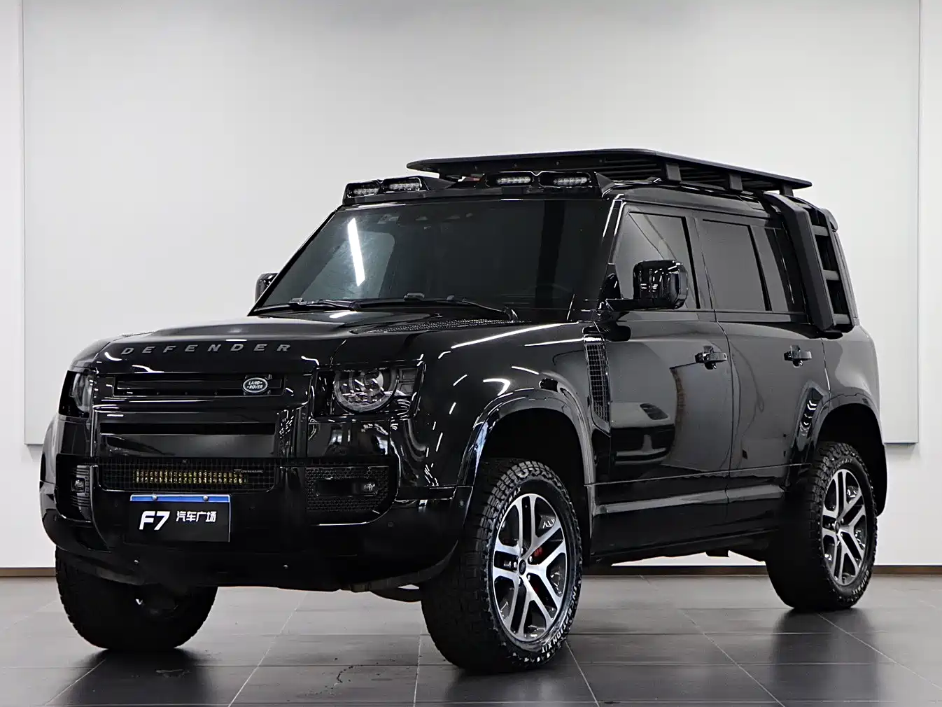 Photo 1 - Land Rover Defender