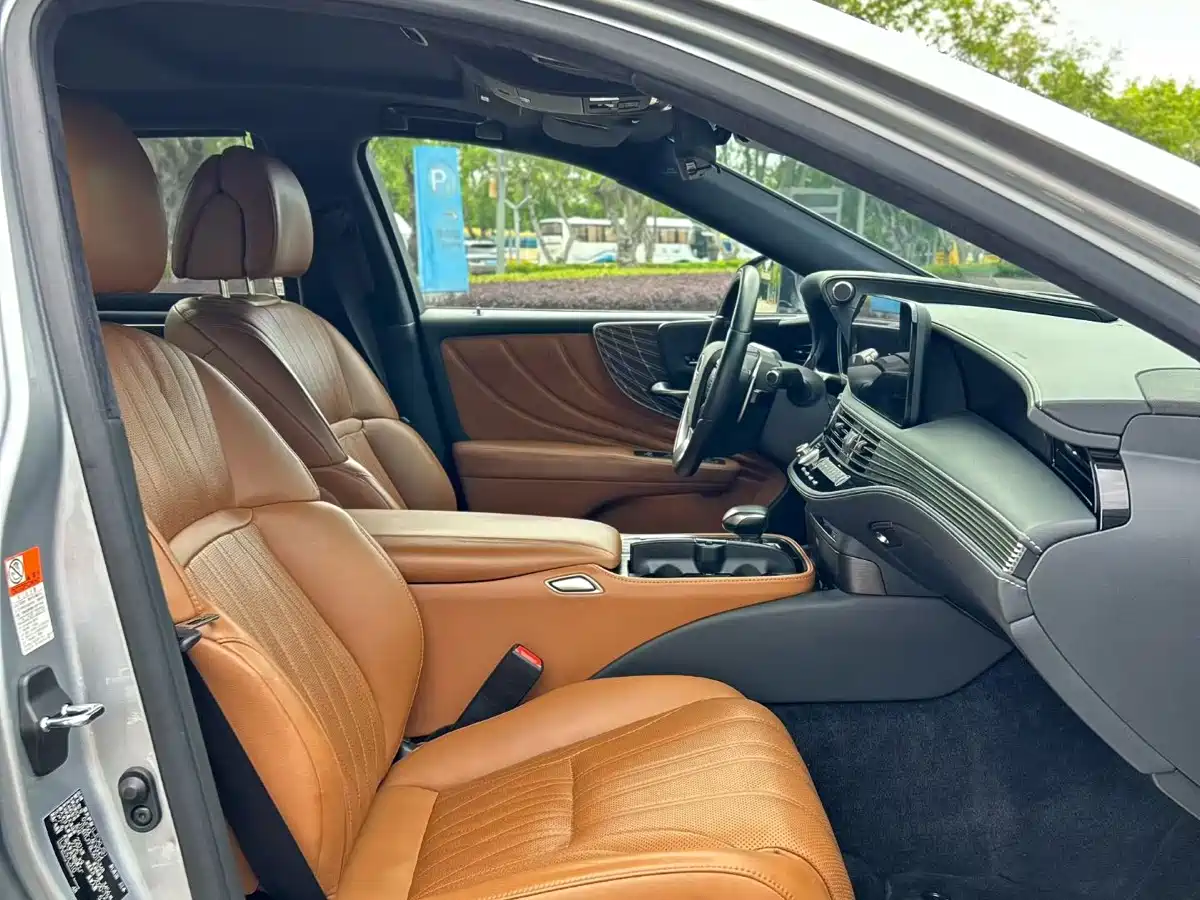 Lexus LS 2021 500h Executive Edition фото 4