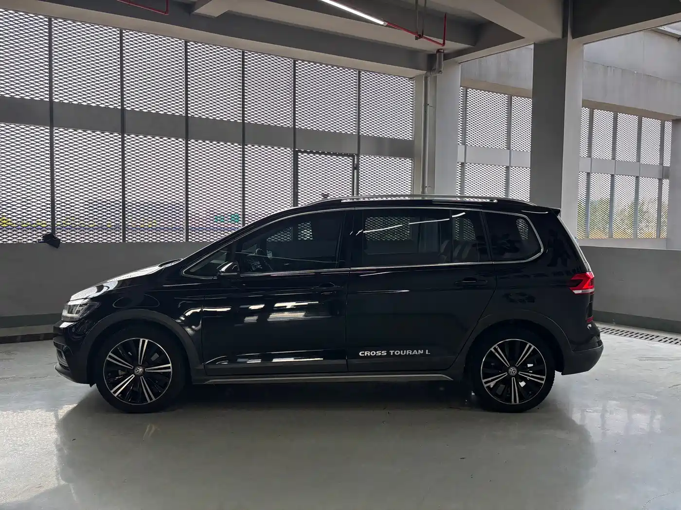 Фото 11 - Volkswagen Touran