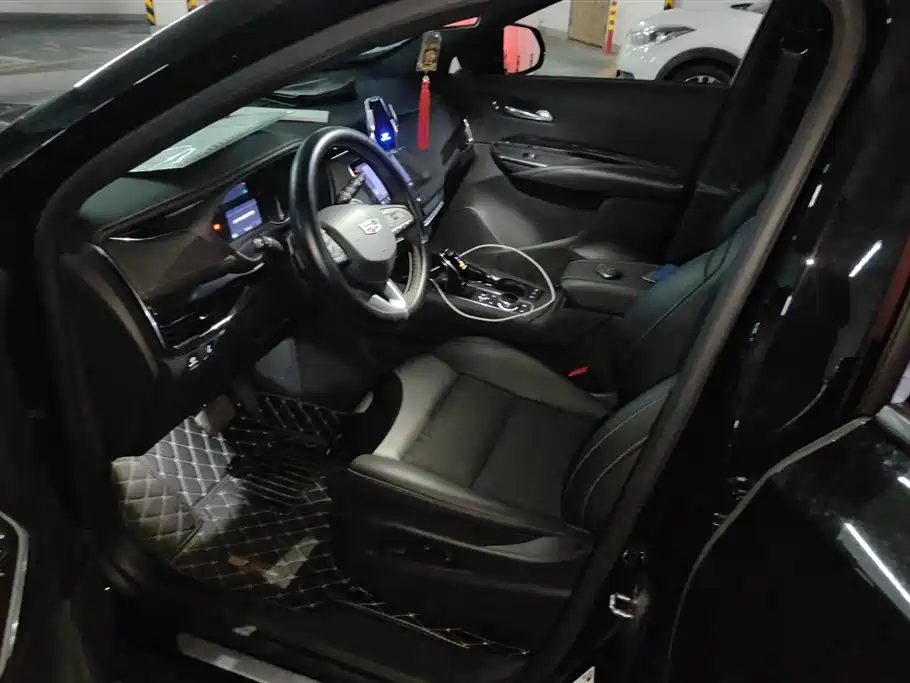 CADILLAC XT4