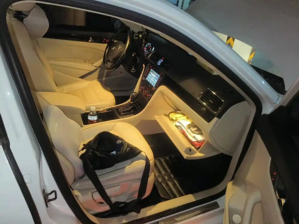 Photo 13 - Volkswagen Passat