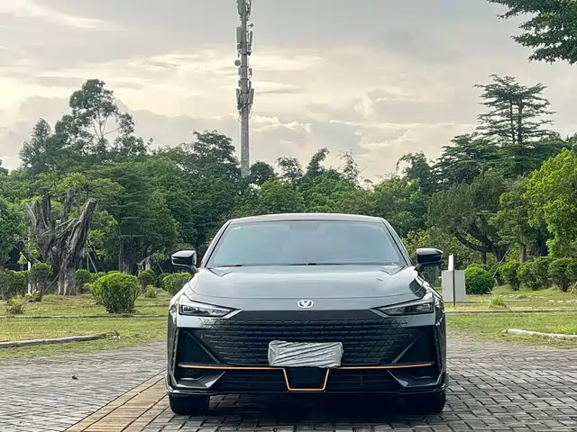 Changan UNI-V 2022 1.5T Sport Edition — фото 2