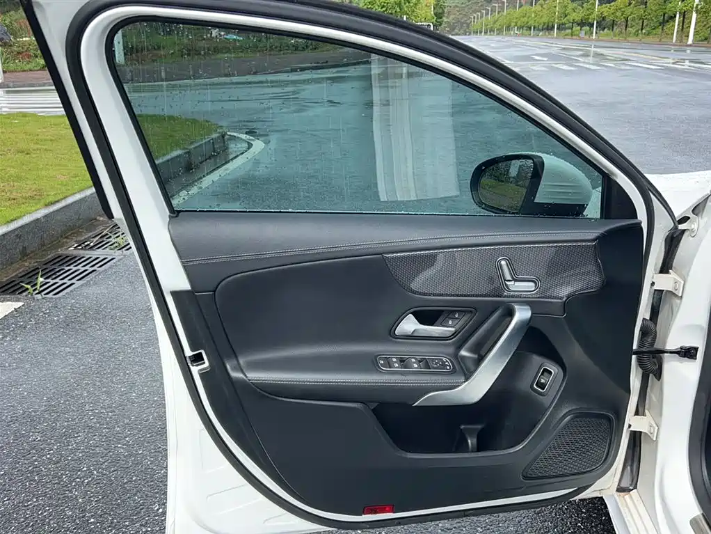 Mercedes-Benz A-Class 2021 A 200 L Sport Sedan Fashion Edition фото 8