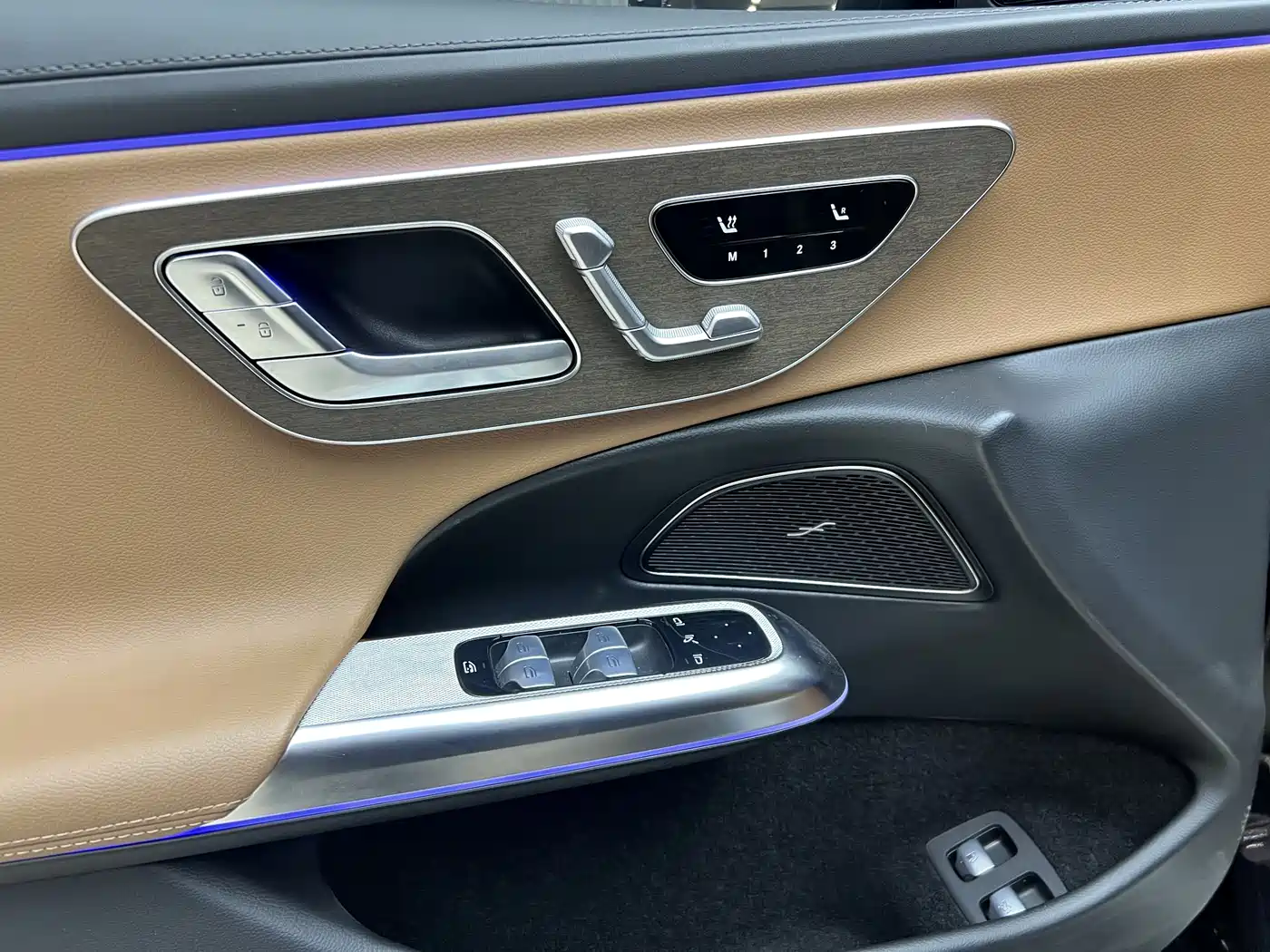 Mercedes-Benz E-Class New Energy 2024 E 350 e L Plug-in Hybrid Sedan фото 8