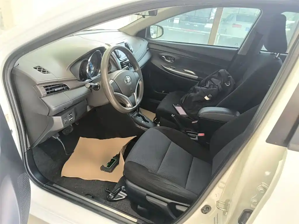 Toyota YARiS L Zhi Xuan 2015 1.5E Auto Charming Edition фото 15
