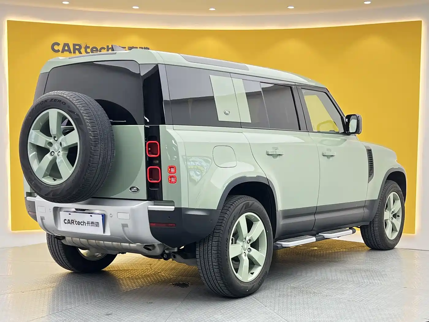 Land Rover Defender 2023 110 3.0T P400 75th Anniversary Legend Edition фото 30