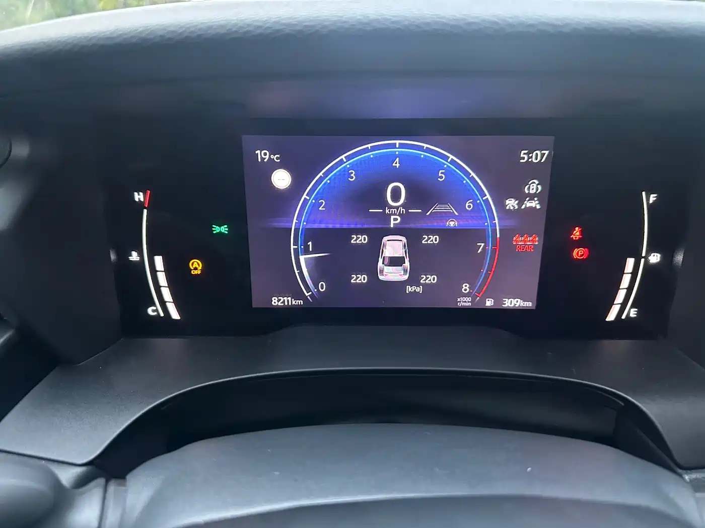 Toyota Camry 2024 2.0GVP Luxury Edition фото 18