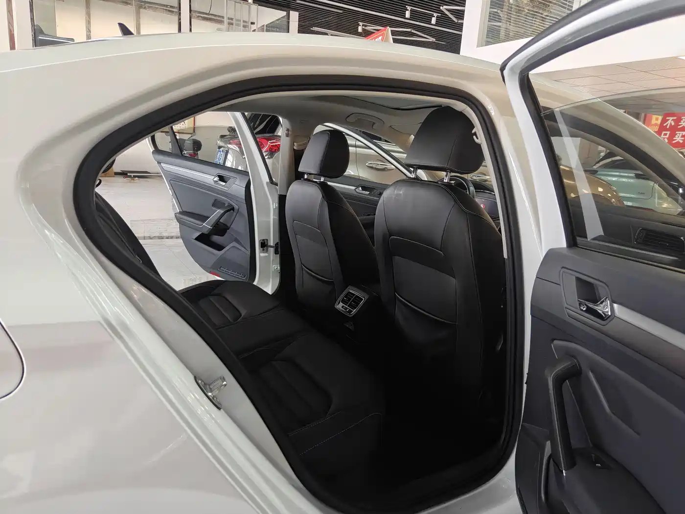 Volkswagen Lamando 2021 280TSI DSG Comfort Edition фото 15