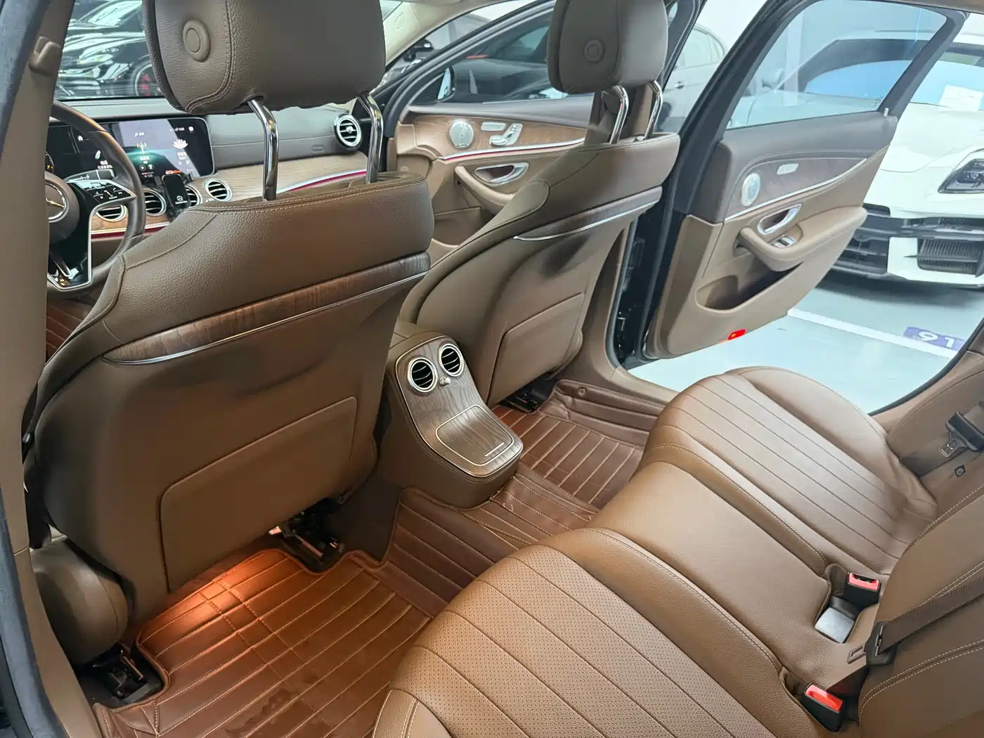 Mercedes-Benz E-Class 2022 E 300 L Fashion фото 13