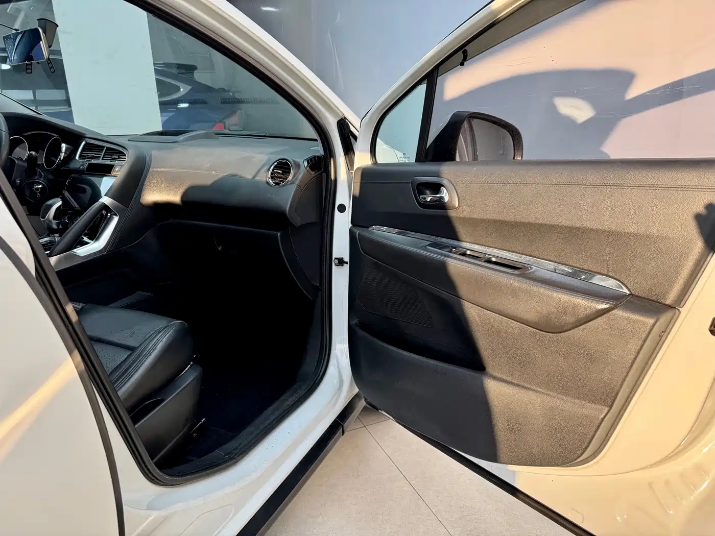 Peugeot 3008 2015 2.0L Automatic Trend Edition фото 12