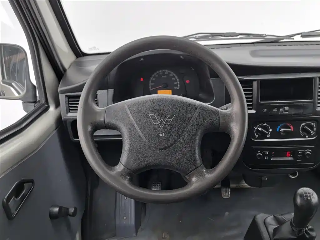 Wuling Motors Wuling Zhiguang 2015 2013 1.0L Practical