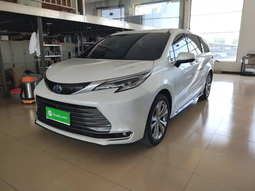 Toyota Sienna 2023 2.5L Hybrid Premium Edition