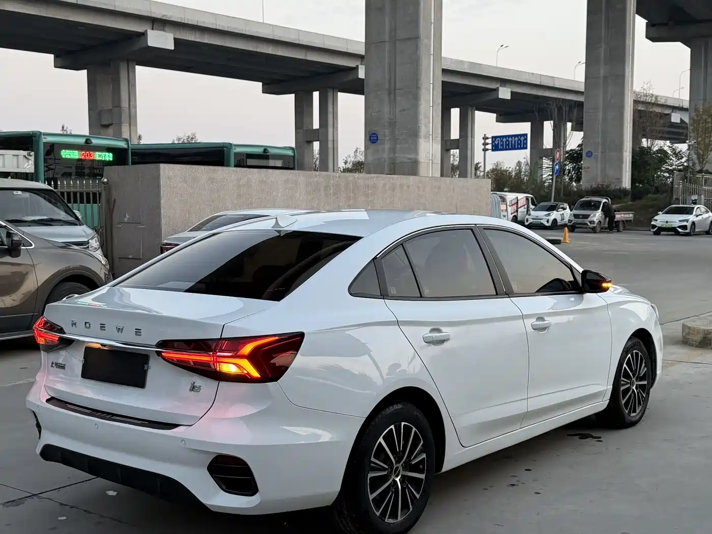 ROEWE I5