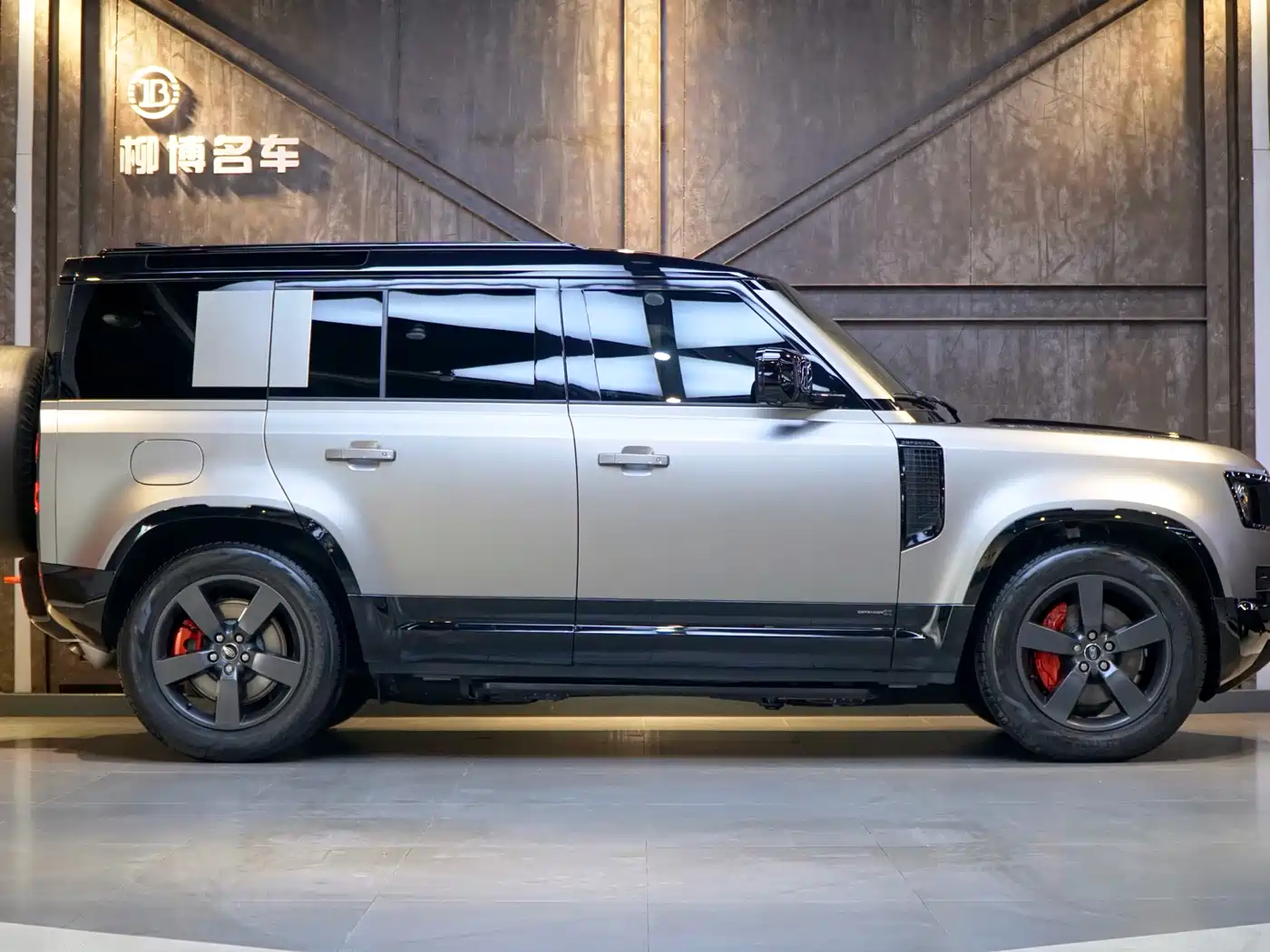 Land Rover Defender 2025 110 3.0T P400 X фото 23
