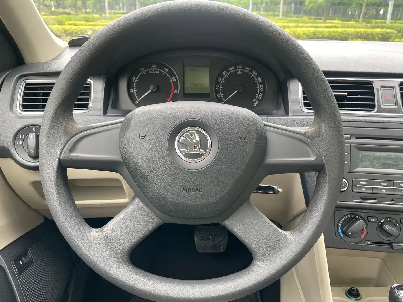 Škoda Rapid 2013 1.6L Automatic Smart Selection фото 18