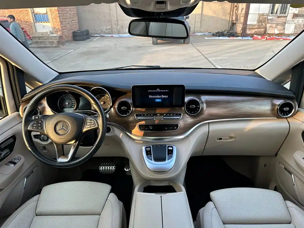 MERCEDES-BENZ V CLASS