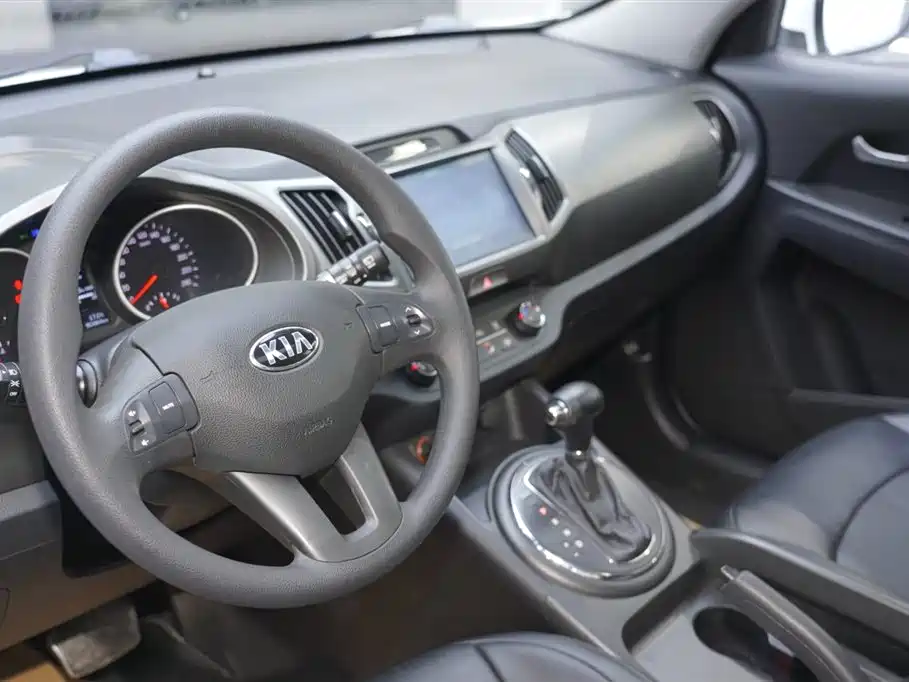 Kia Sportage 2016 2.0L Automatic 2WD GL фото 6