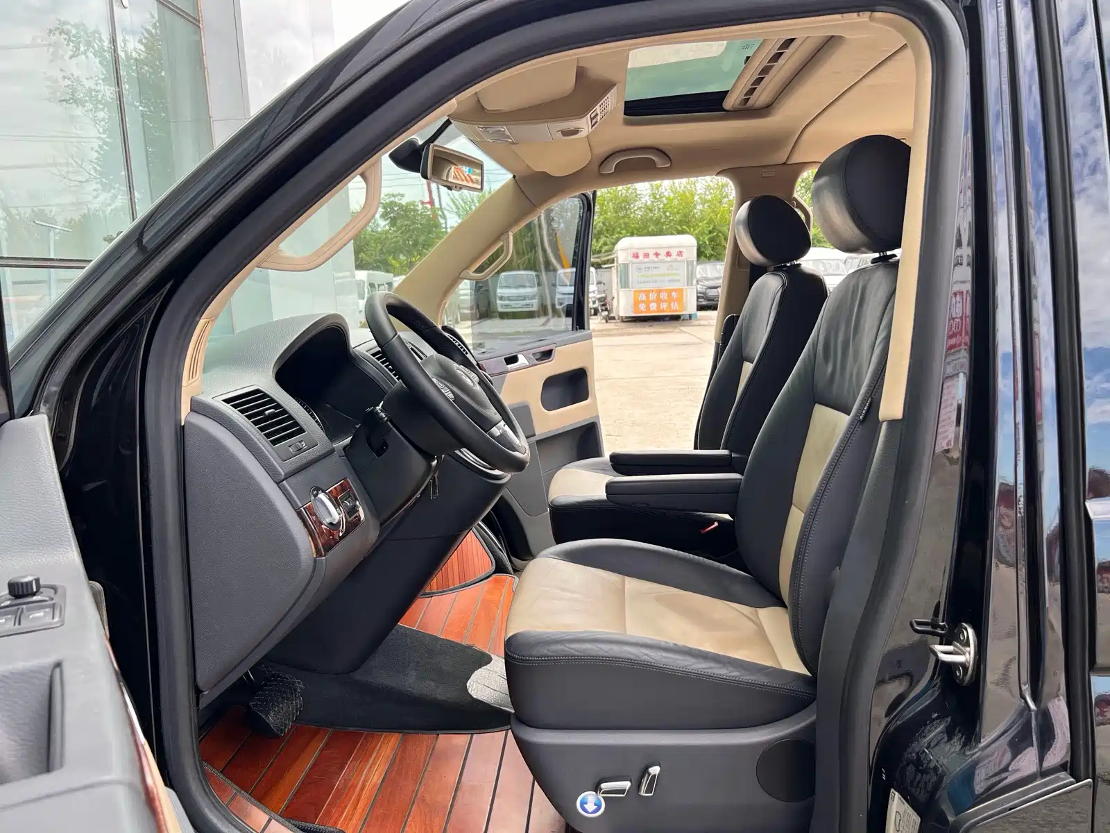 Фото 19 - Volkswagen Multivan