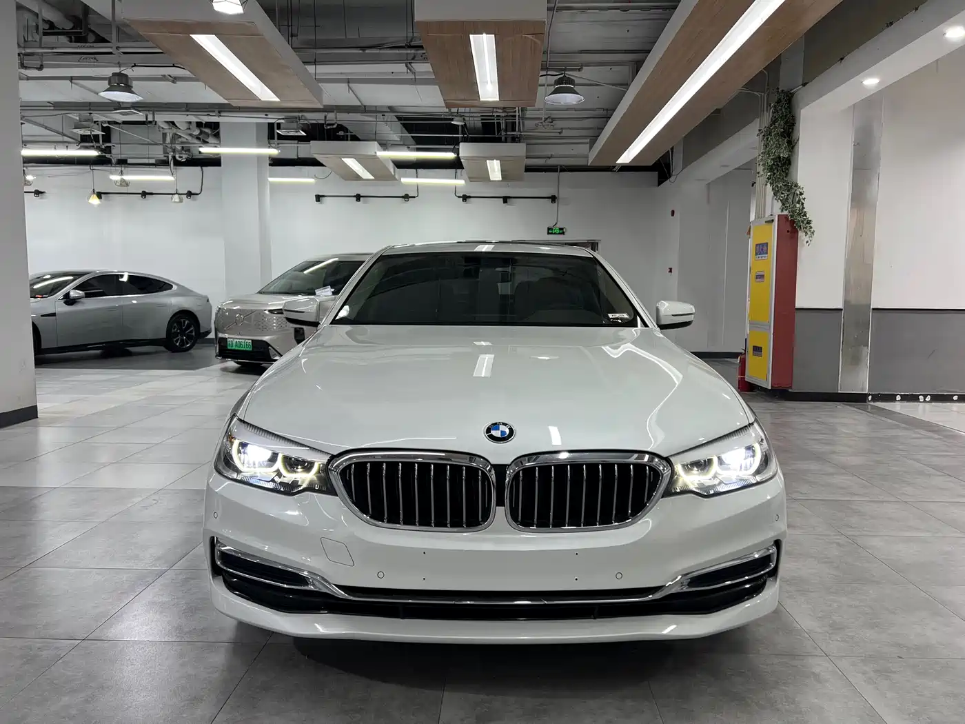 BMW 5 Series 2020 525Li Luxury Package фото 2