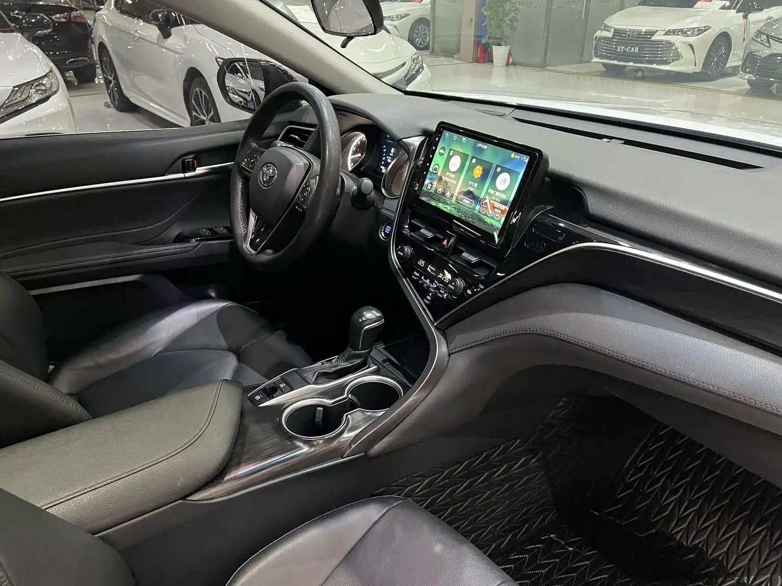 Фото 6 - Toyota Camry