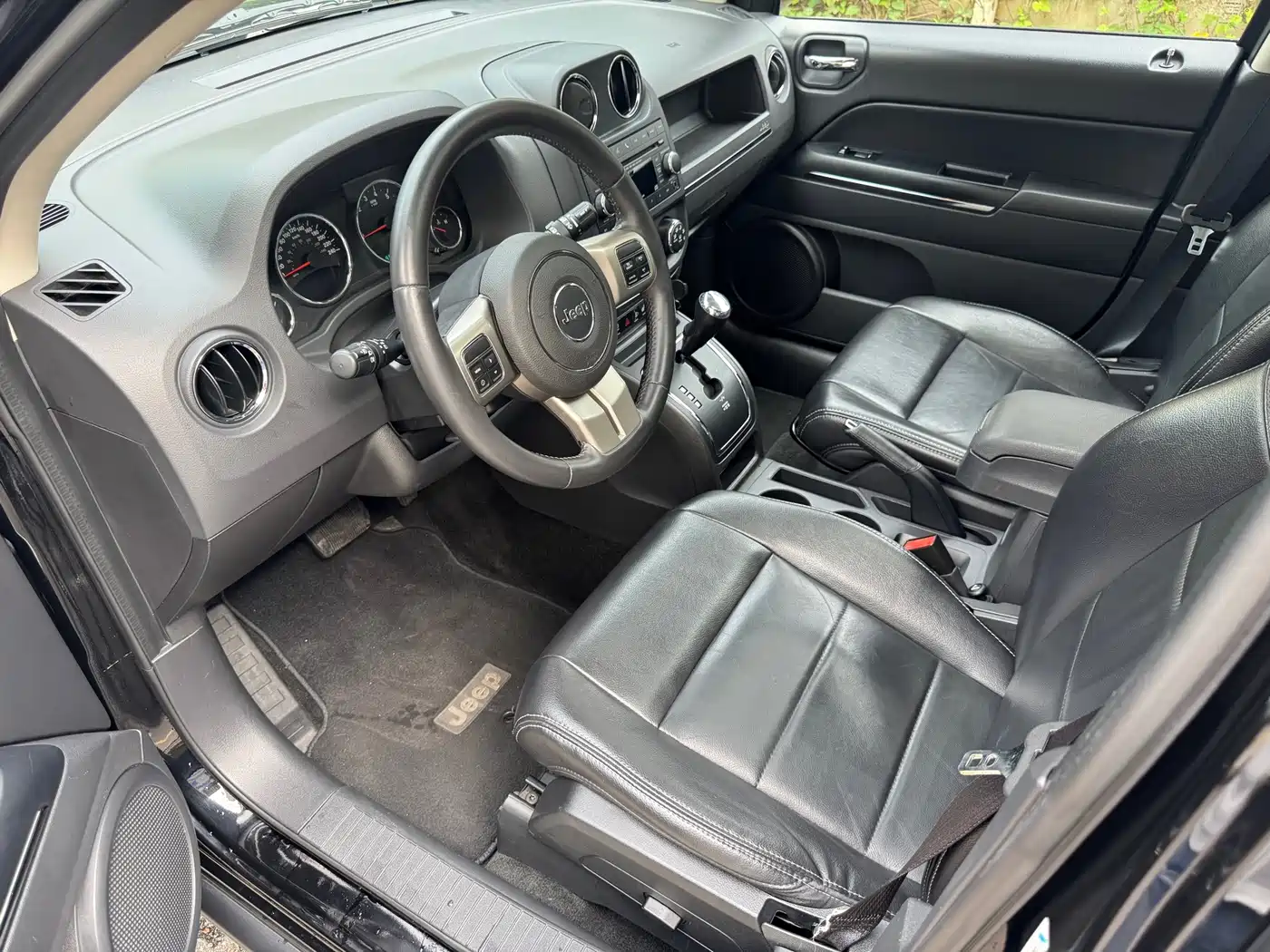 Photo 13 - Jeep Compass (Import)