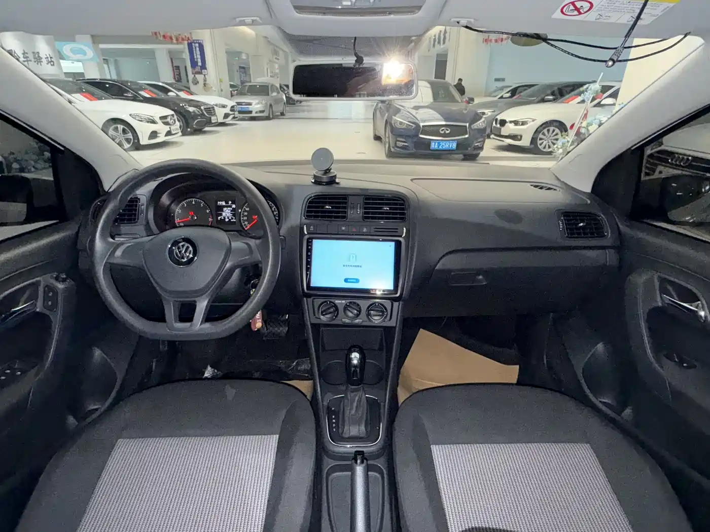 Volkswagen Polo 2018 1.5L Auto Safe Drive фото 8