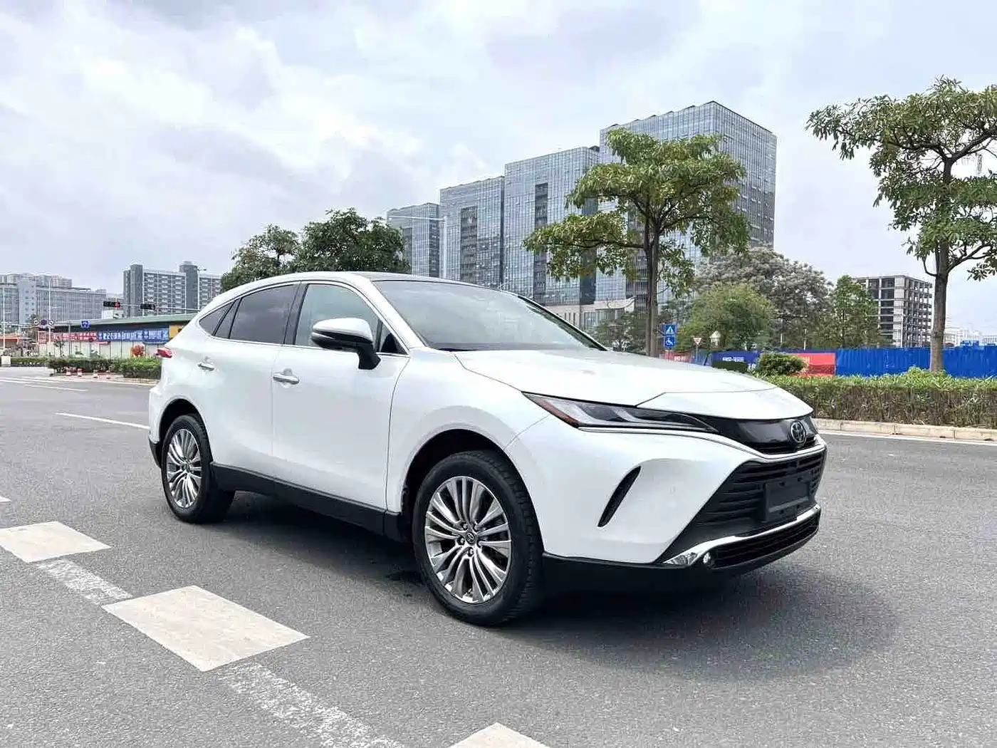 Toyota Lingfang HARRIER 2022 2.0L CVT 2WD Premium Edition фото 3