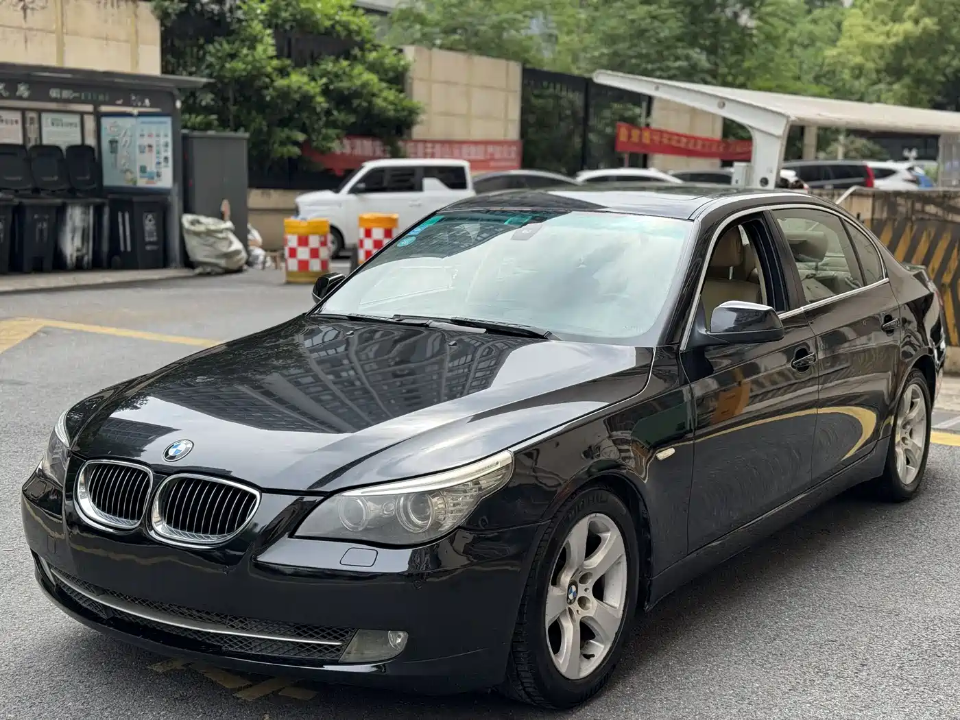 BMW 5 Series 2010 523Li Leading