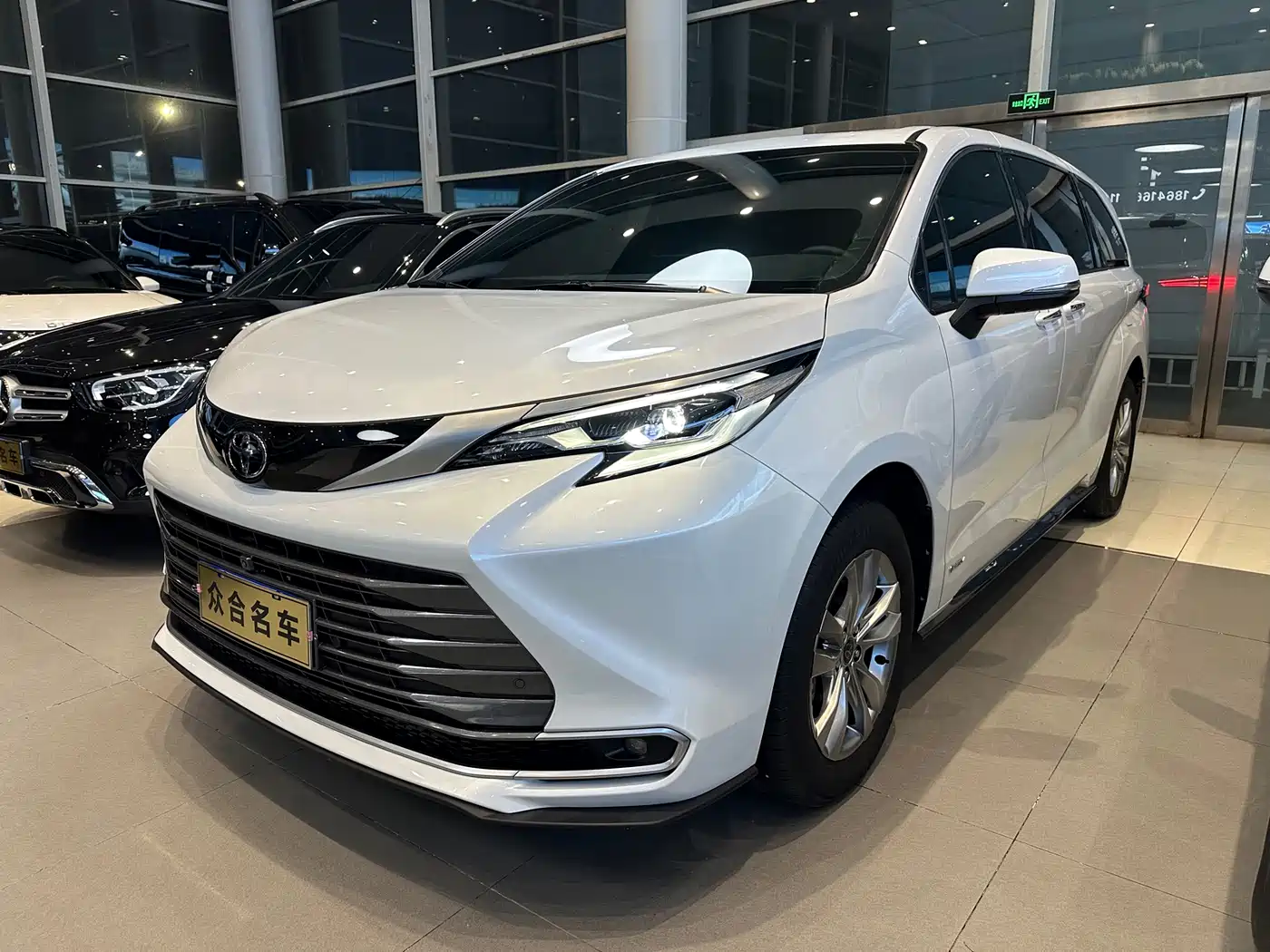 Toyota Sienna 2024 2.5L Hybrid 4WD Premium Edition