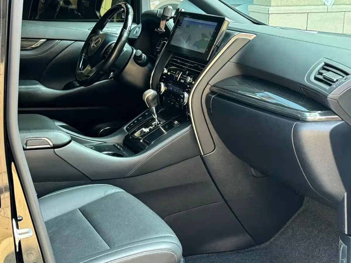 Lexus LM 2020 2020 300h 4-Seat Imperial Edition