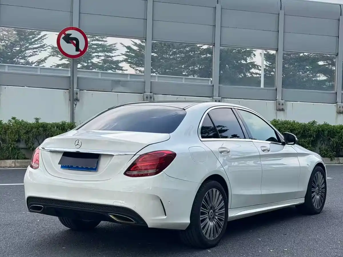 Photo 5 - Mercedes-Benz C-Class