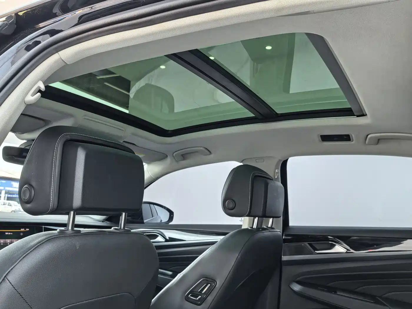 Volkswagen Passat 2024 380TSI Starlight Dragon Soaring Edition фото 9