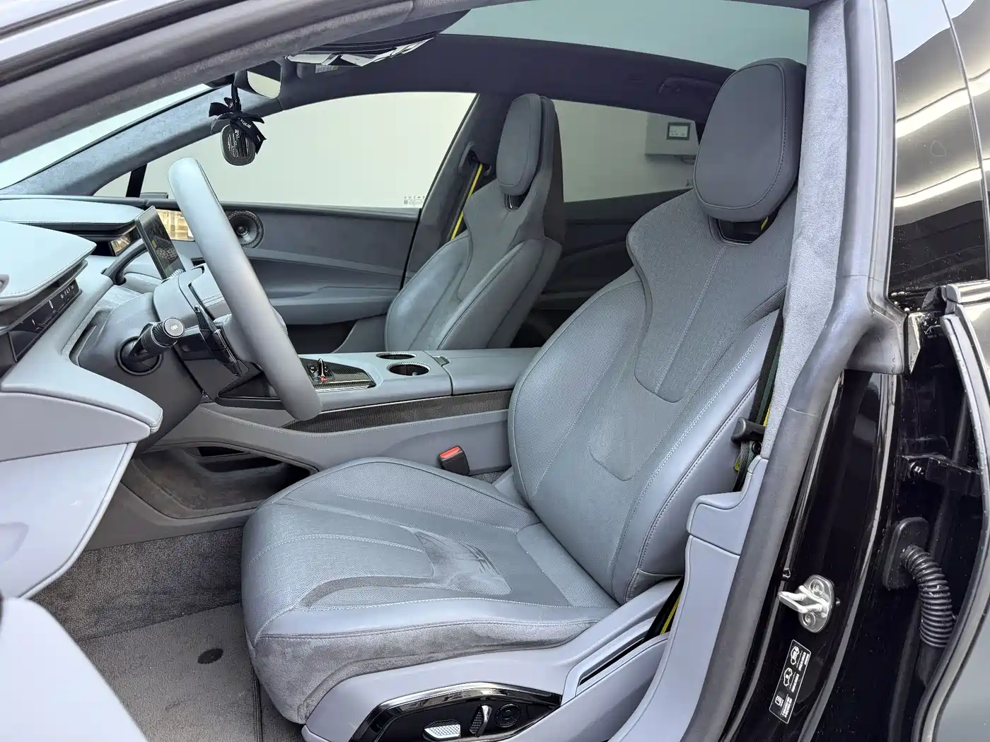 LOTUS SPORTS CAR EMEYA FLOWERS