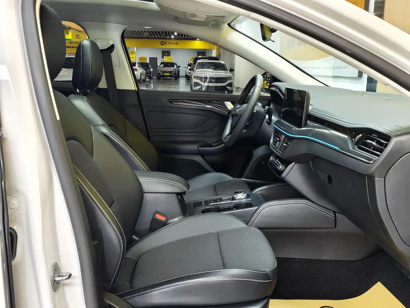 Ford Focus 2022 2021 Hatchback EcoBoost 180 Auto Trend