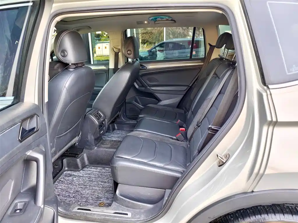 Volkswagen Tiguan L 2021 330TSI Automatic 2WD R-Line Flagship фото 8