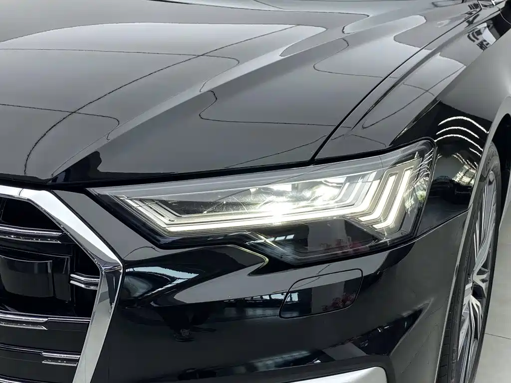 Фото 34 - Audi A6L
