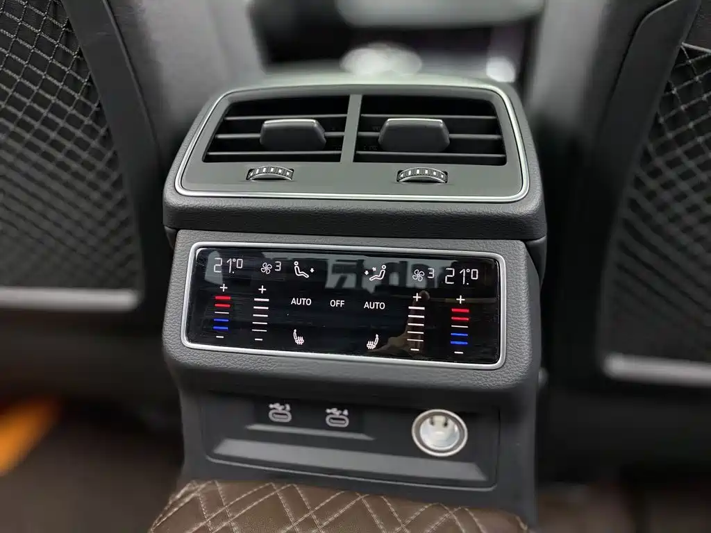 Фото 25 - Audi A6L