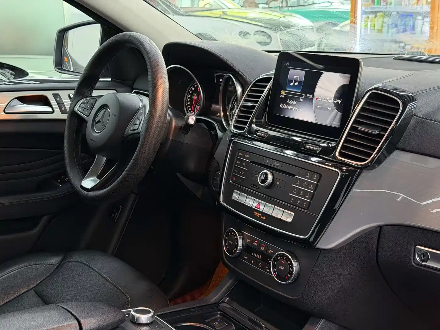Mercedes-Benz GLE Coupe 2017 GLE 320 4MATIC Coupe SUV фото 8
