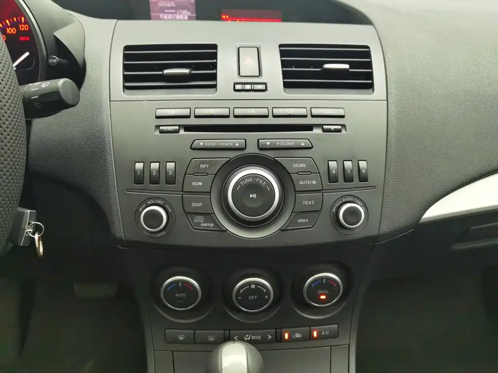 Mazda Mazda3 Axela 2013 2012 Hatchback 2.0L Automatic Luxury