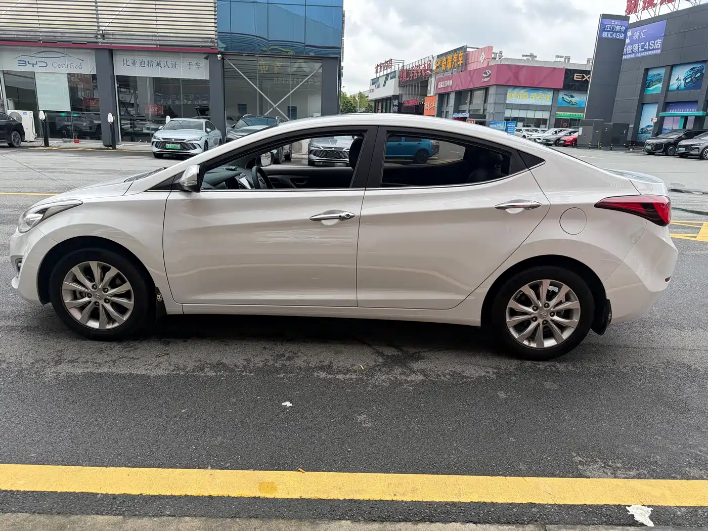 Hyundai Langdong 2016 1.6L Automatic Premium Edition фото 5