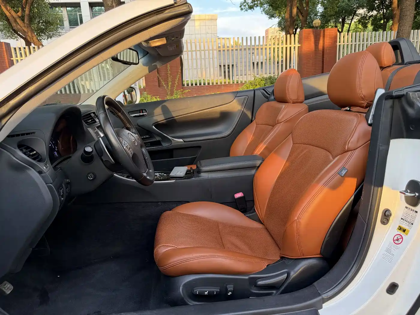 Фото 4 - Lexus IS