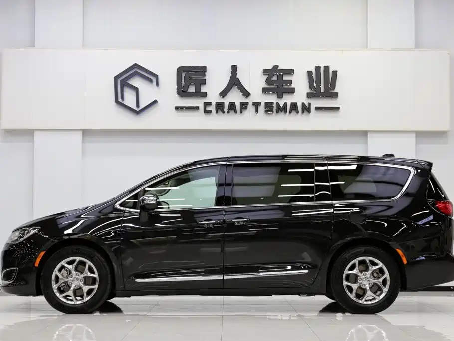 Chrysler Grand Voyager (Import) 2019 2017 3.6L Premium Edition