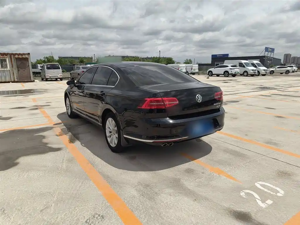 Volkswagen Magotan 2017 330TSI DSG Leading фото 5