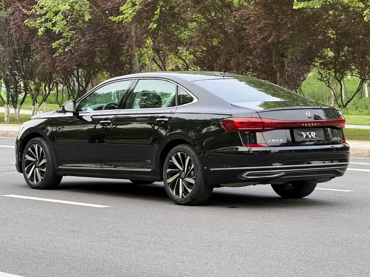 Volkswagen Passat 2025 Outstanding 380TSI Starlight Dragon Soaring Edition фото 7