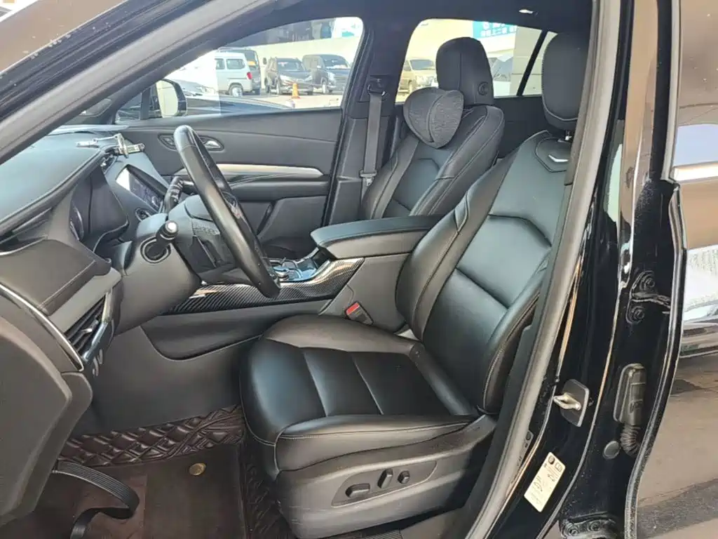 Фото 15 - Cadillac XT4