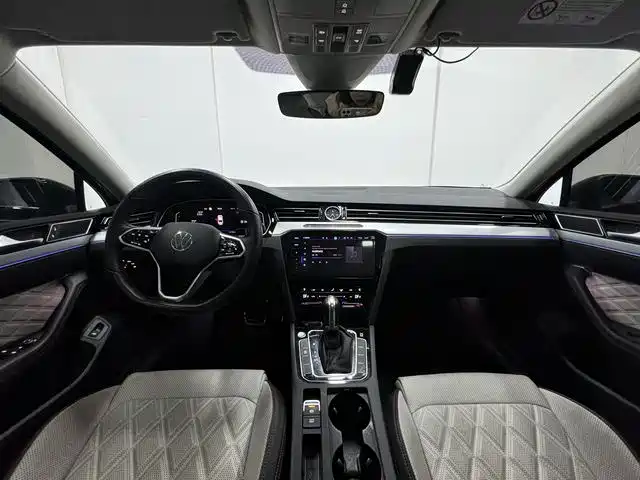 Volkswagen Magotan 2023 Model 2 Million Commemorative Edition 330TSI DSG Luxury фото 3